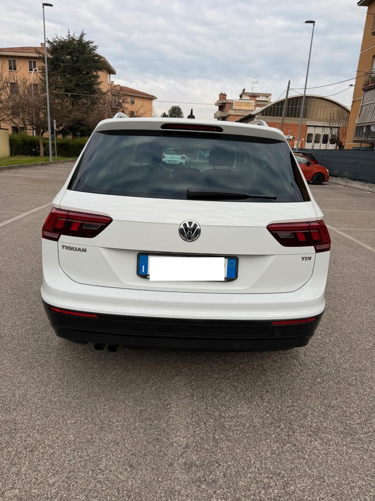 Volkswagen Tiguan 1.6 tdi dci - NEOP. - NAV. - 12 MESI DI GARANZIA -