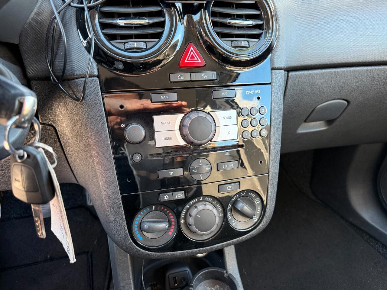 OPEL CORSA ANNO 10/2013 1.3 DIESEL 75 CV