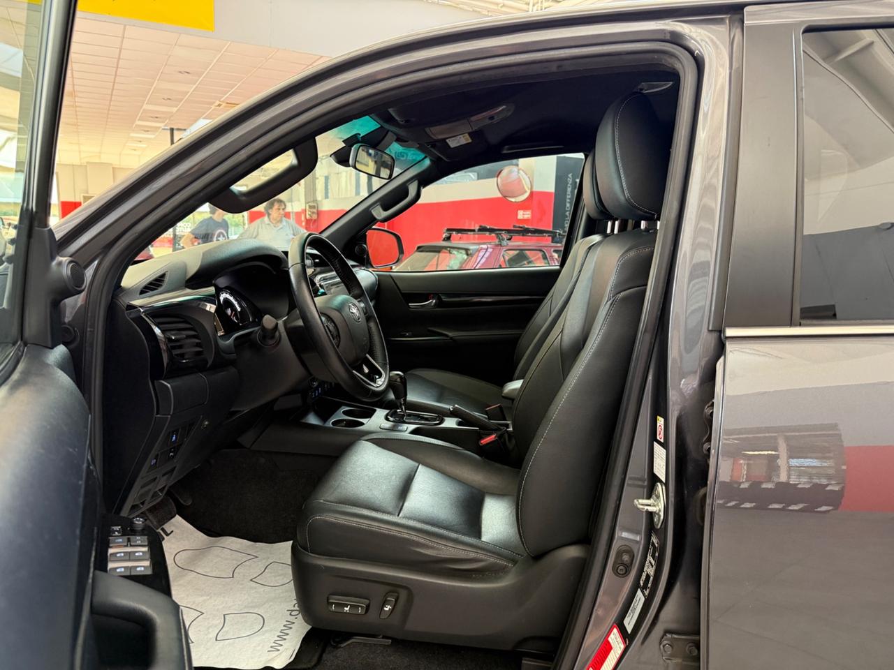 Toyota Hilux 2.4 D-4D A/T 4WD 4 porte Double Cab Lounge