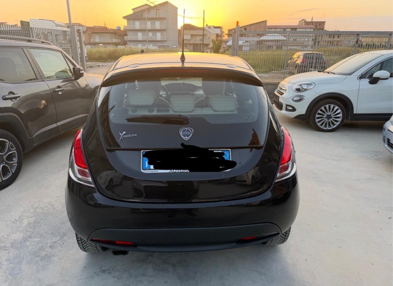 Lancia Ypsilon 1.2 69 CV 5 porte S&S Silver
