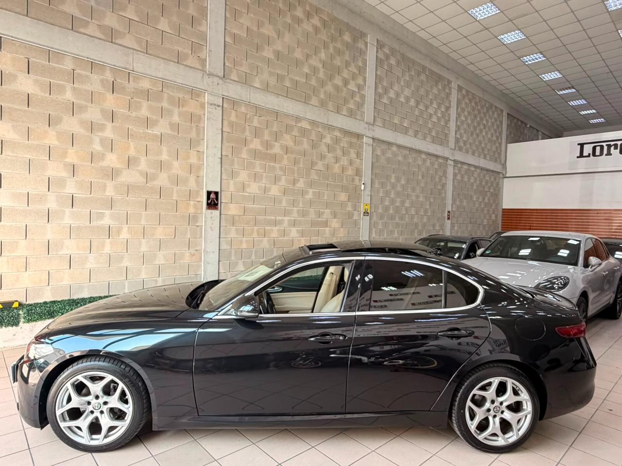Alfa Romeo Giulia 2.2 190 CV AT8 Lusso - Tetto - Pelle