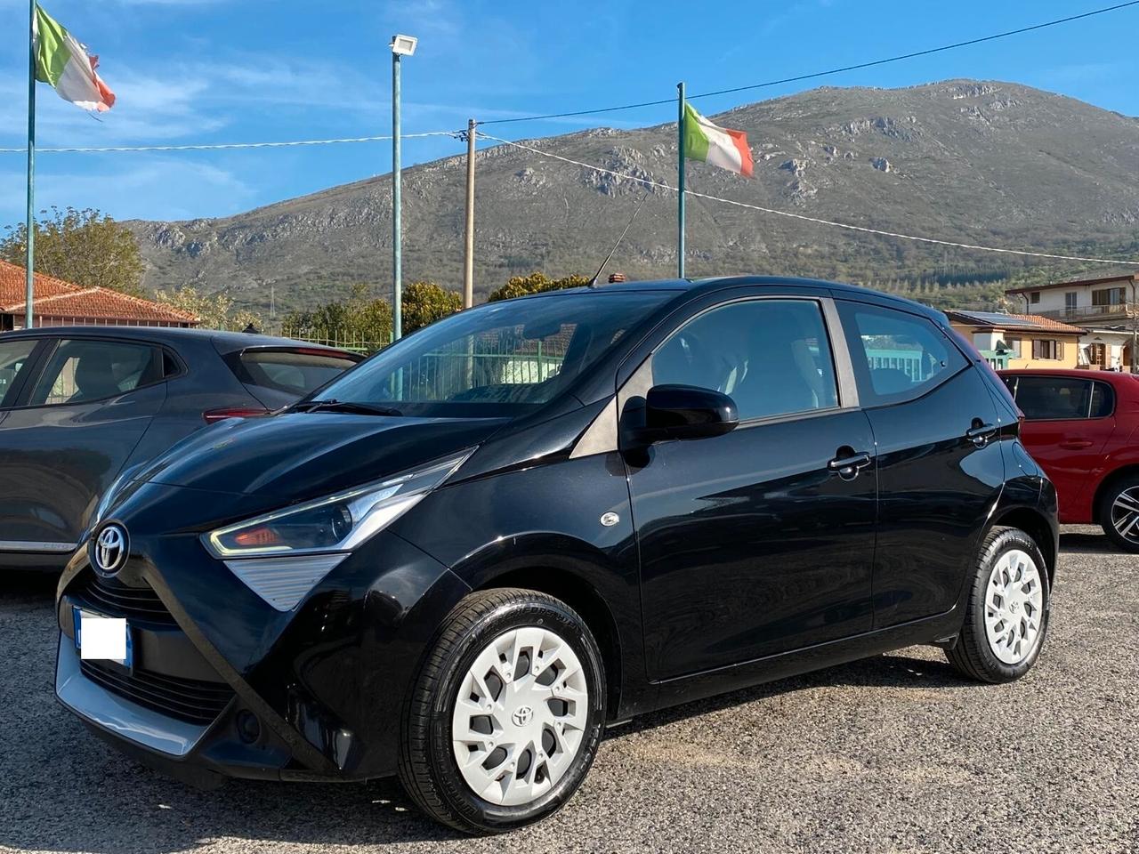 Toyota Aygo Connect 1.0 VVT-i 72 CV 5 porte x-wave