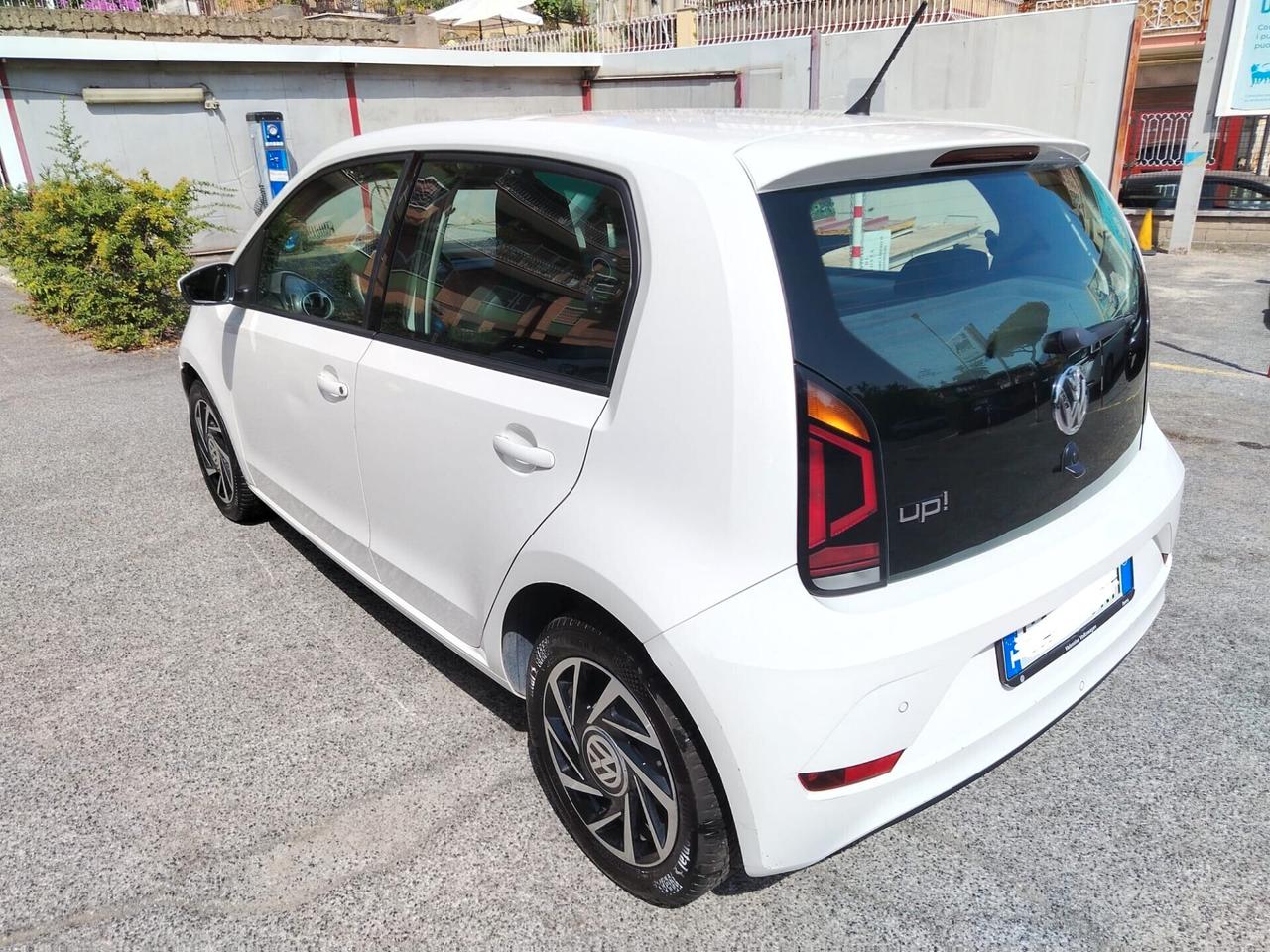 Volkswagen up! 1.0 move BlueMotion offerta del mese