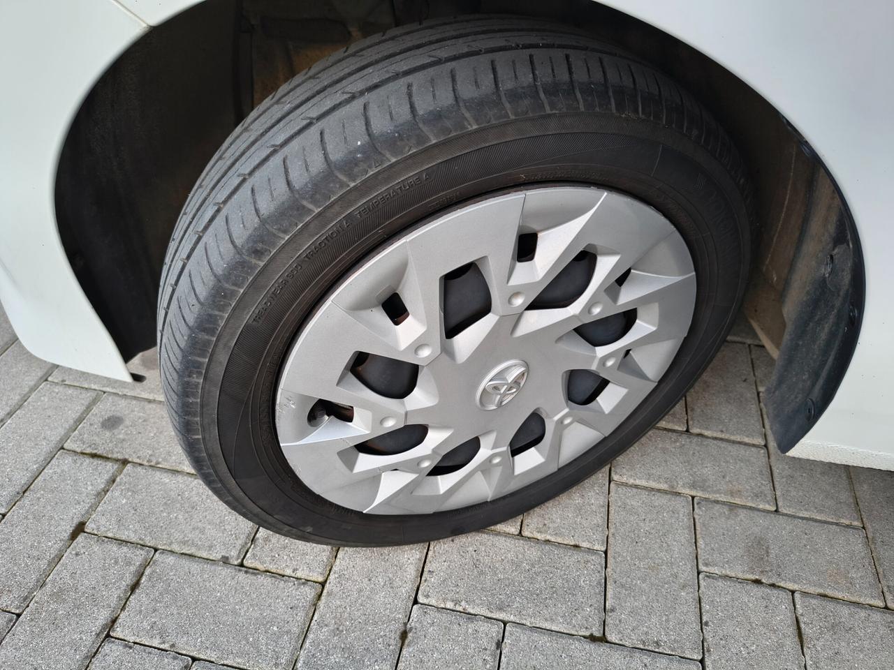Toyota Aygo Connect 1.0 VVT-i 72 CV 5 porte x-fun