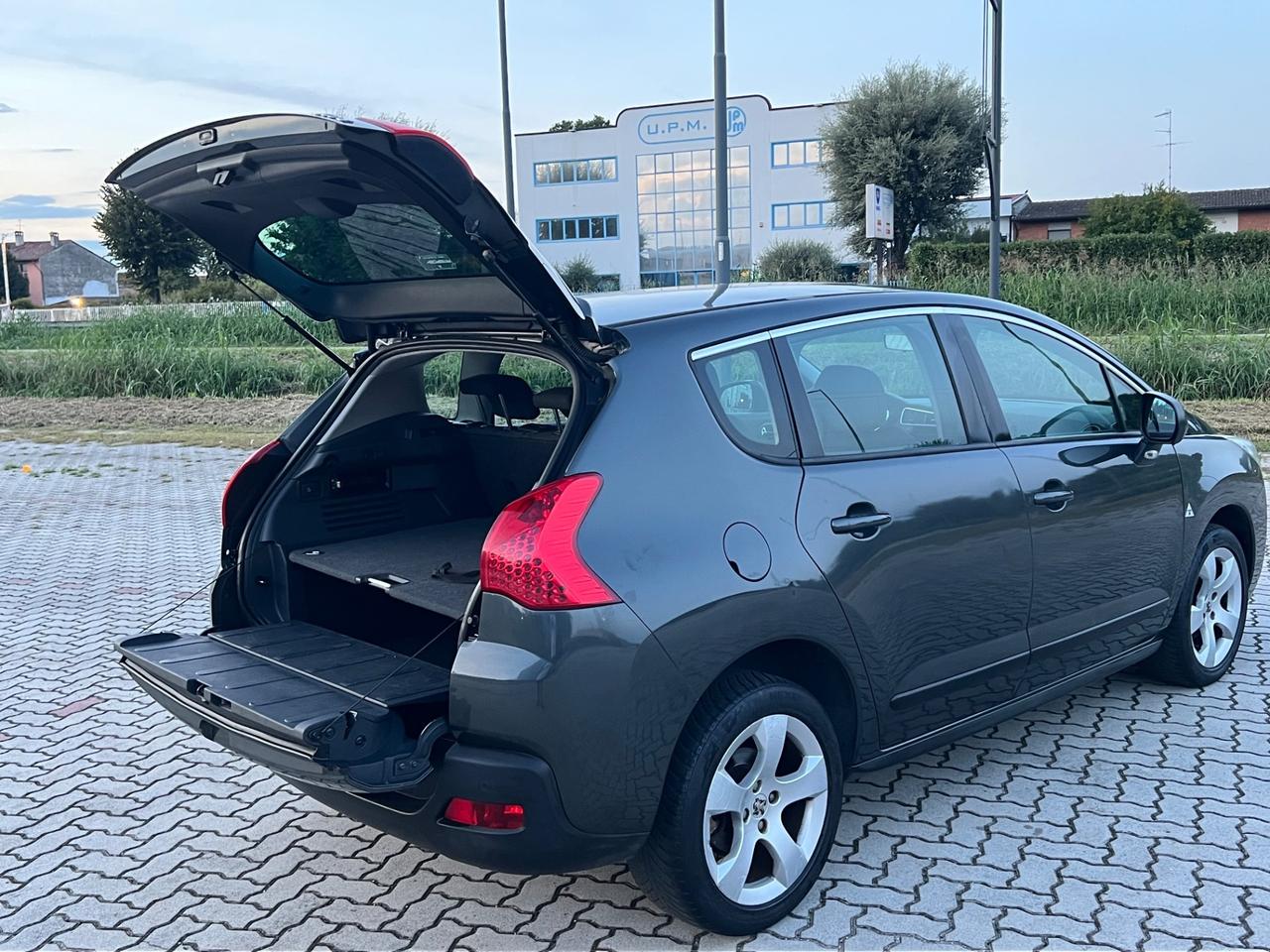 Peugeot 3008 1.6 HDi 115CV Business