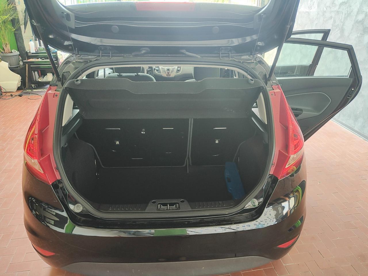 FORD FIESTA 23.000KM NEOPATENTATI