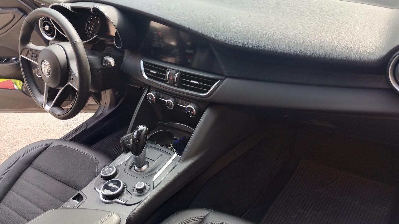 Alfa Romeo Giulia 2.0 Turbo 200 CV AT8 Super