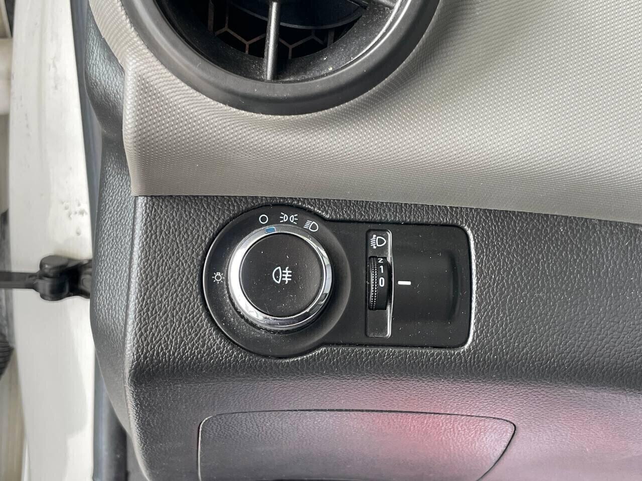 Chevrolet Aveo 1.2 - Clima & Cruise Control