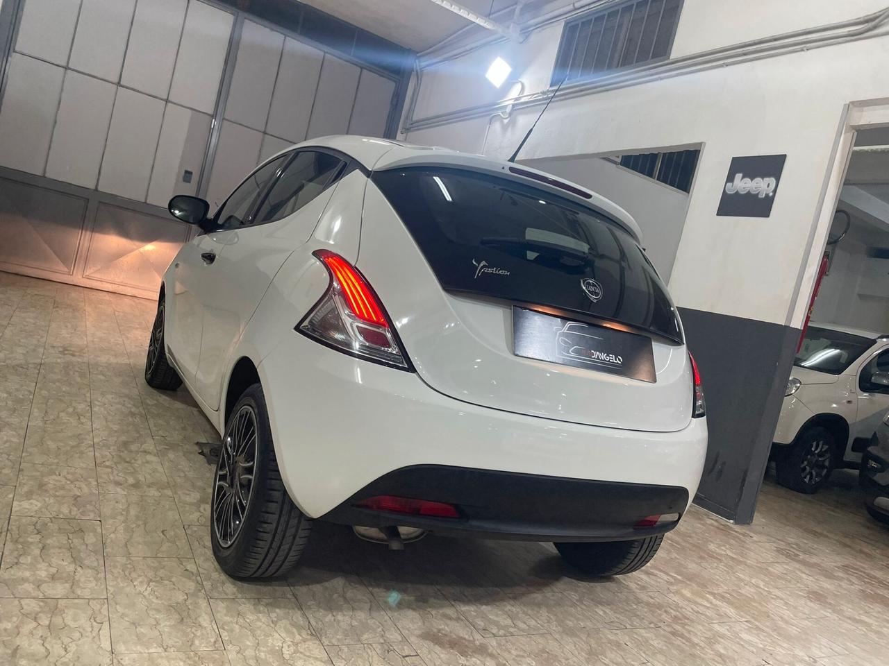 Lancia Ypsilon 1.2 69 CV 5 porte S&S Elefantino Blu