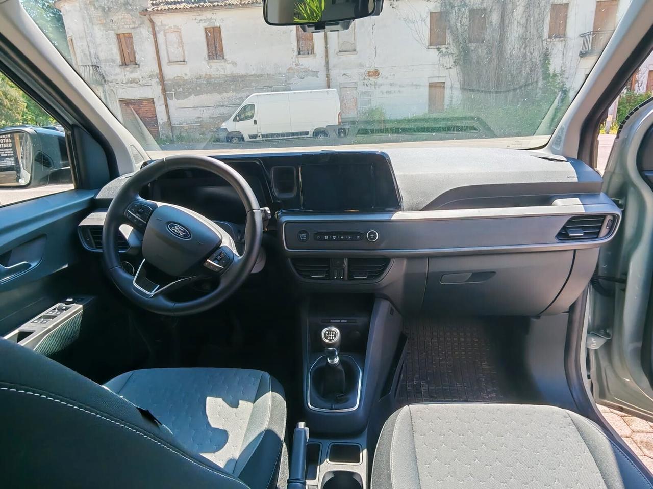 Ford Tourneo Courier 1.0 EcoBoost Powershift Titanium