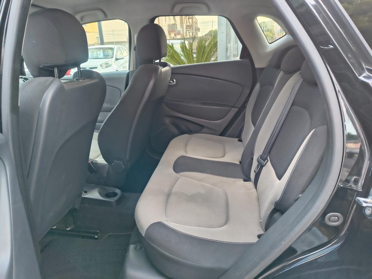 RENAULT CAPTUR BENZINA UNICOPROPRIETARIO ANNO 2014