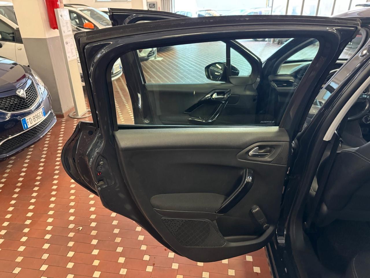 Peugeot 208 PureTech 82 5 porte Allure - NEOPATENTATI