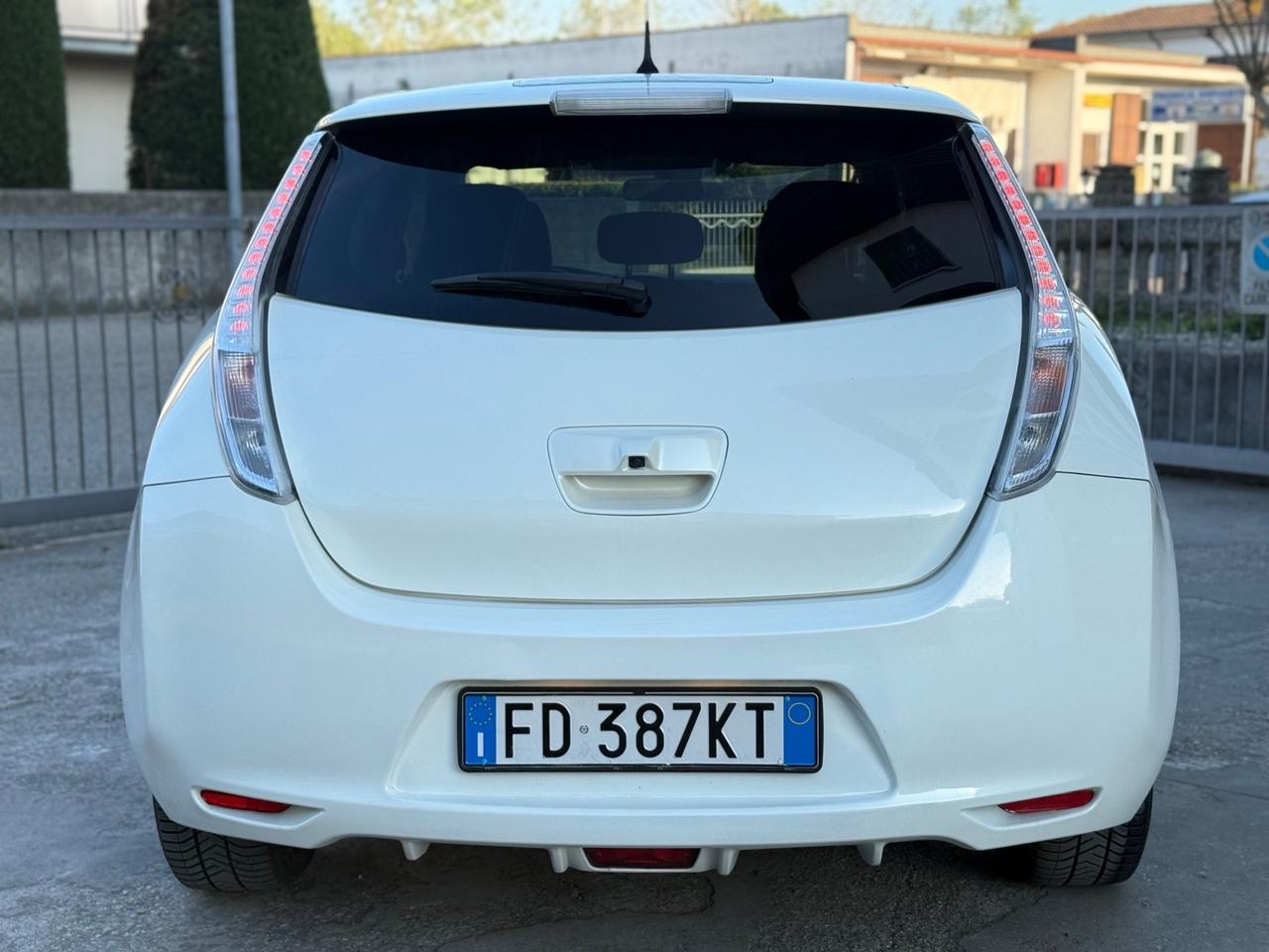 Nissan Leaf Tekna 30KWh Solar pack Spoiler 2016