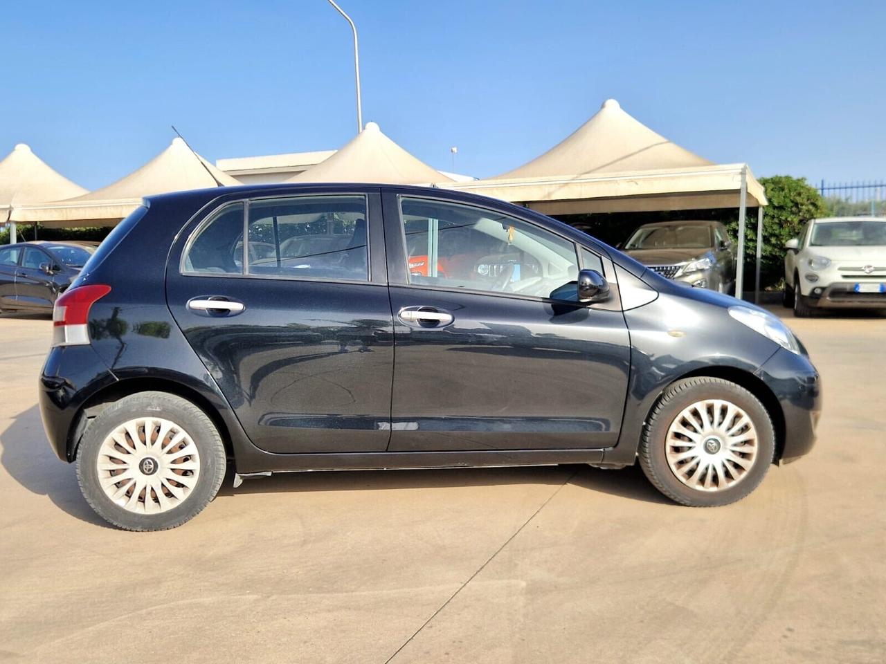 Toyota Yaris 1.0 benzina business NEOPATENTATI