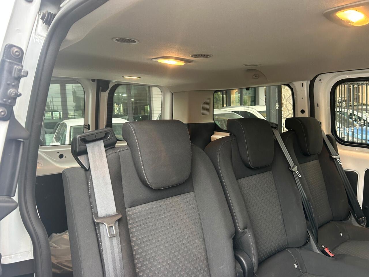 Ford Transit Custom 320 2.0 EcoBlue Hybrid 130 PC Combi Trend