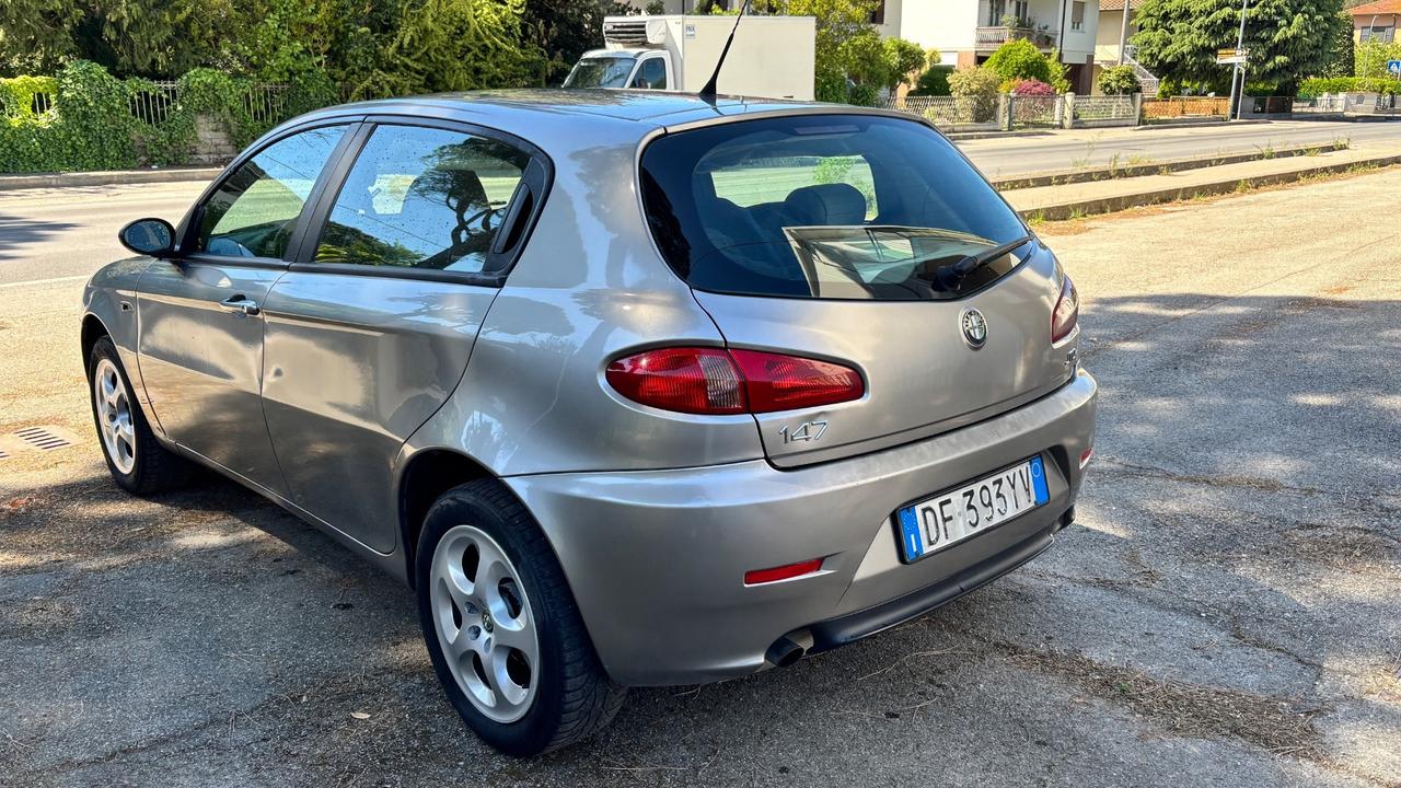 Alfa Romeo 147 1.9 JTD (120) 5 porte Distinctive