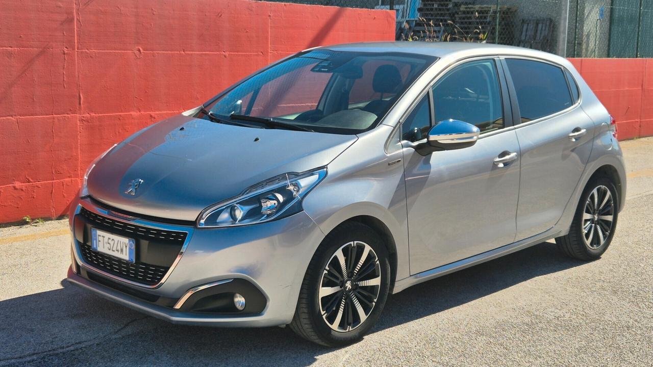 Peugeot 208 BlueHDi 100 S&S 5 porte Signature