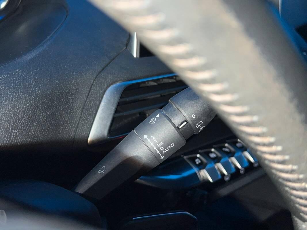 Peugeot 3008 1.5 bluehdi Business s&s 130cv Con NAVIGATORE