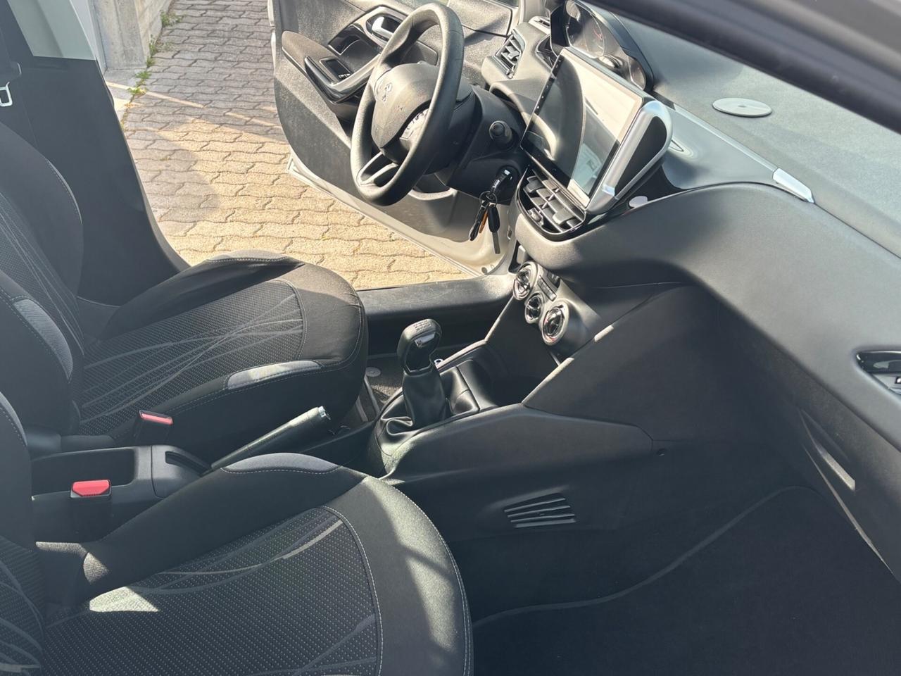 Peugeot 208 1.4 HDi 68 CV 5 porte Allure