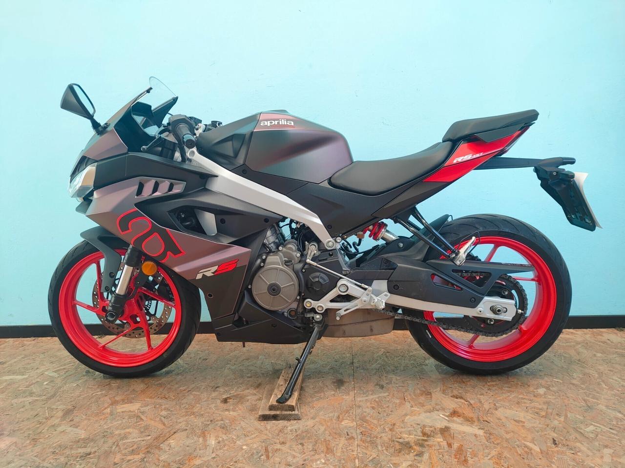 Aprilia RS 457 soli 2409 km.
