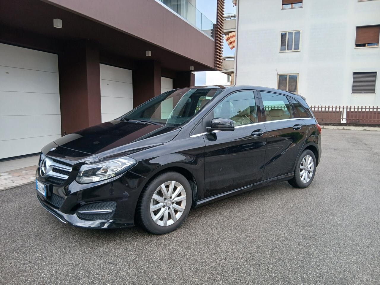 Mercedes-benz B 180 d Executive tua a € 169 mese