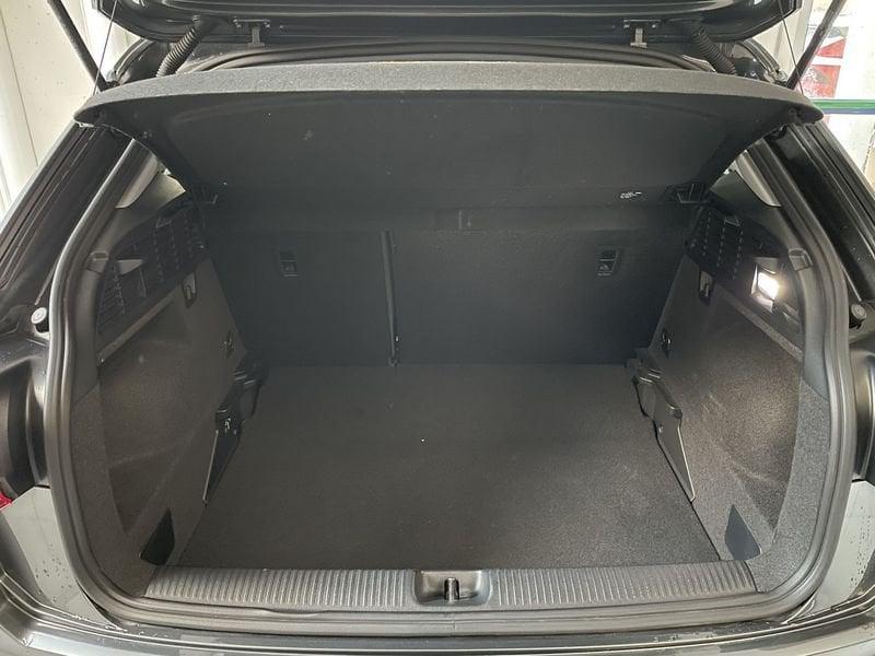 Audi Q2 Q2 35 TFSI S tronic Identity Black