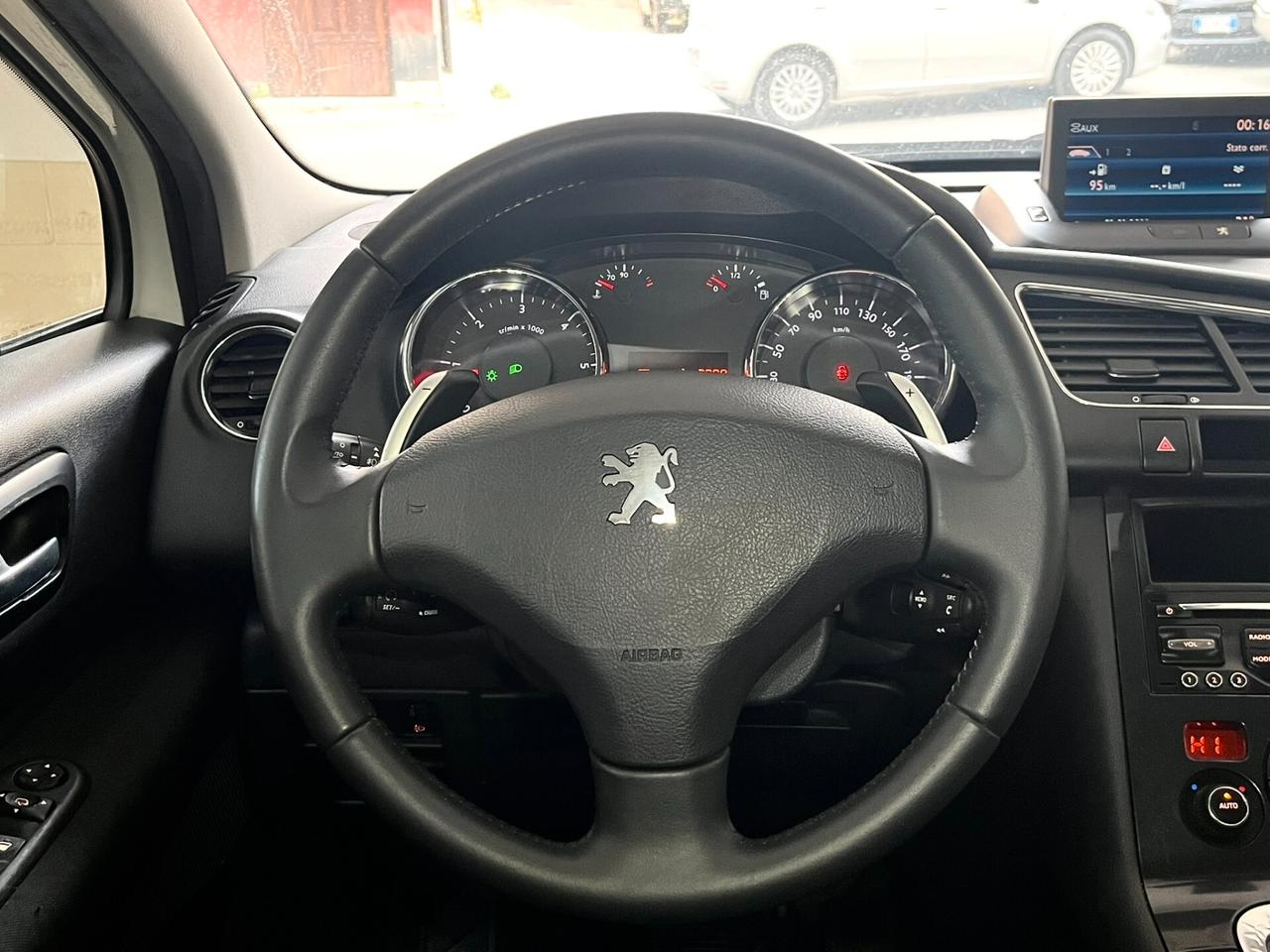 Peugeot 3008 1.6 HDi 112CV cambio automatico Business