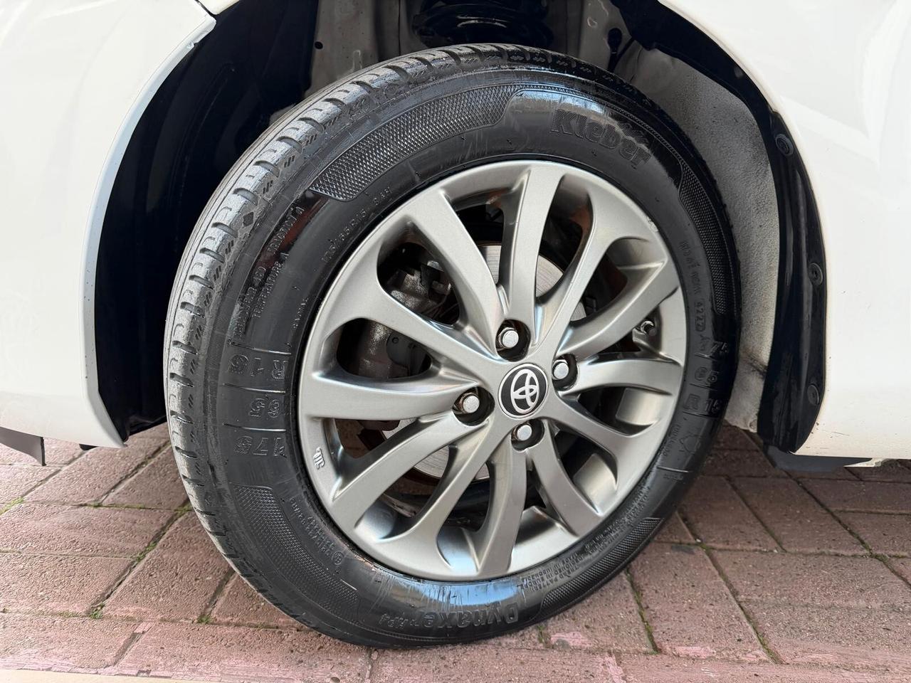 Toyota Yaris 1.0 5 porte Active