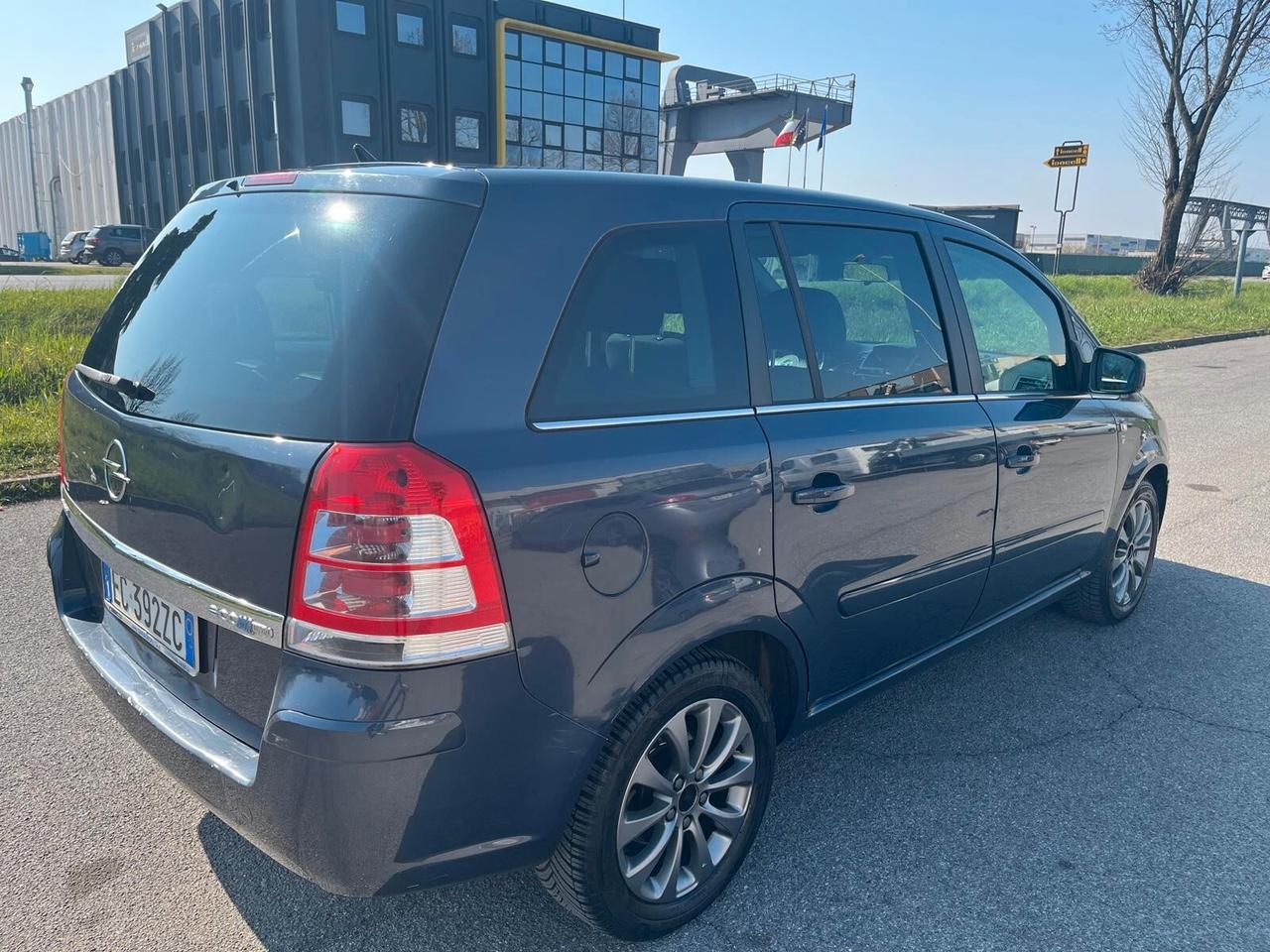 Opel Zafira 1.6 16V ecoM 94CV Cosmo