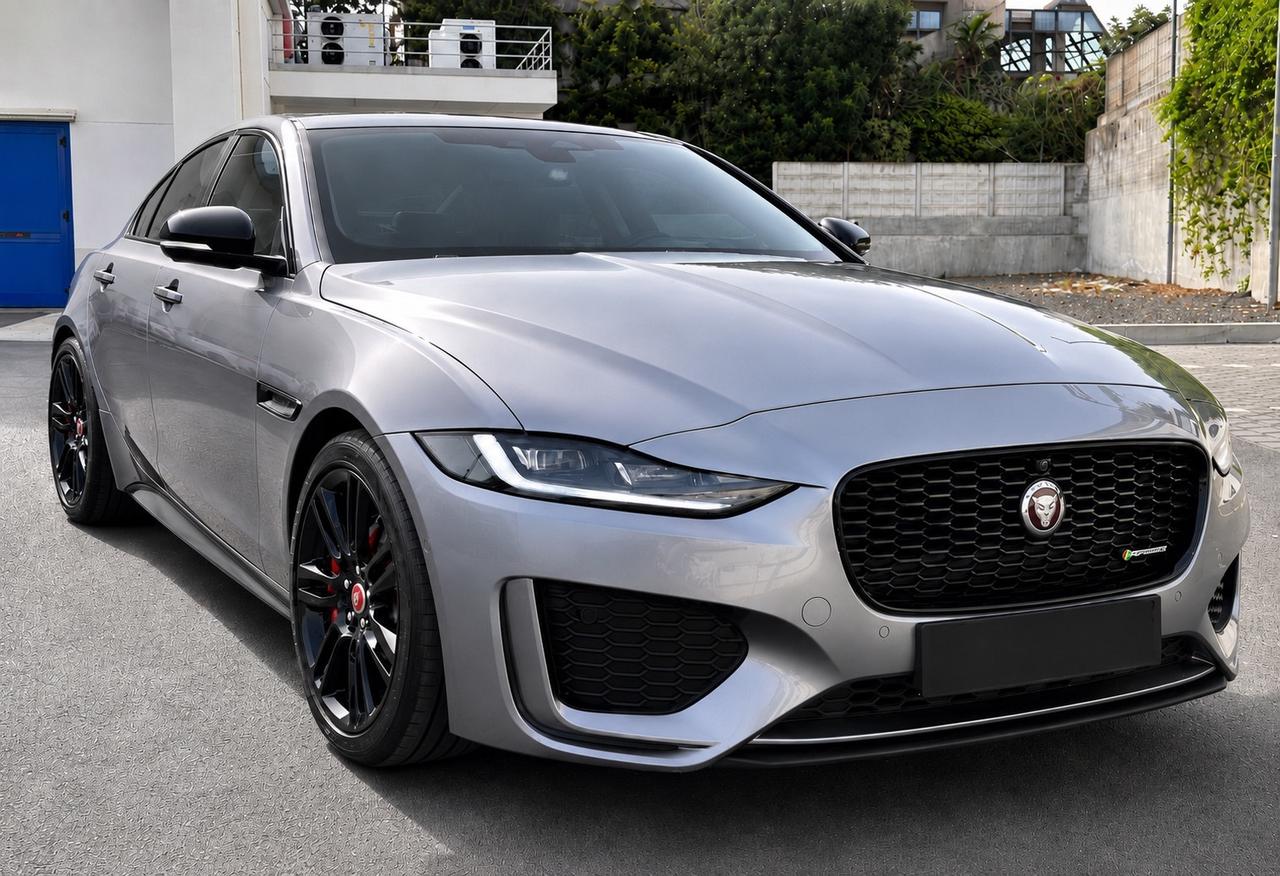 Jaguar XE 2.0 D 204 CV aut. R-Dynamic Black EDITION