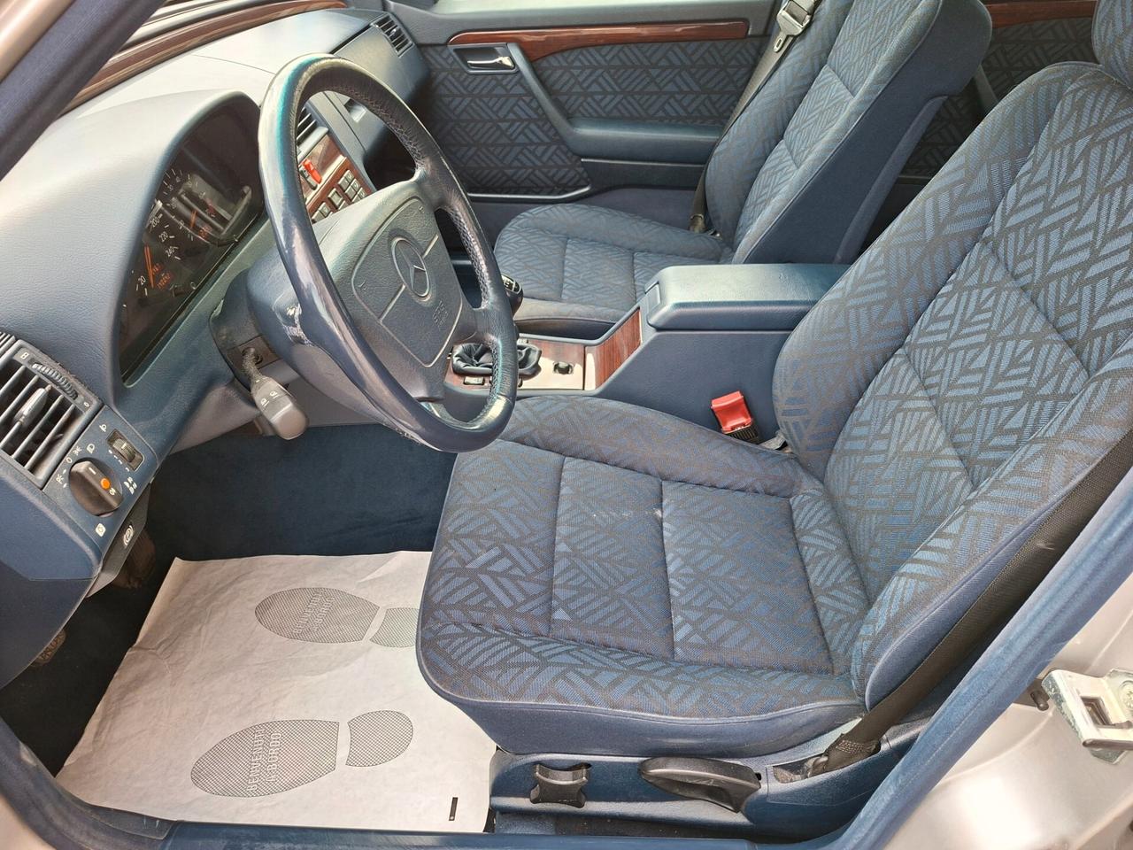 Mercedes-benz C 200 Elegance *UNICO PROPRIETARIO*