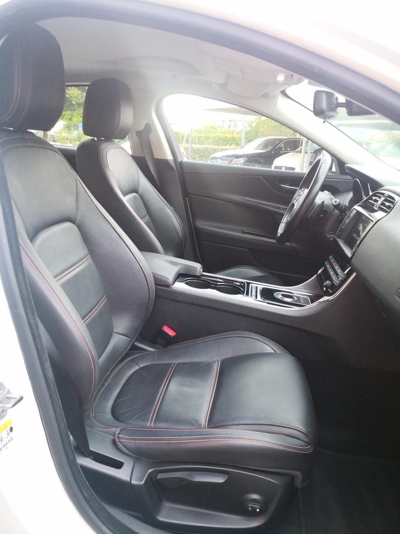 Jaguar XE 2.0 D 180 CV aut. ***NAVI***PELLE***