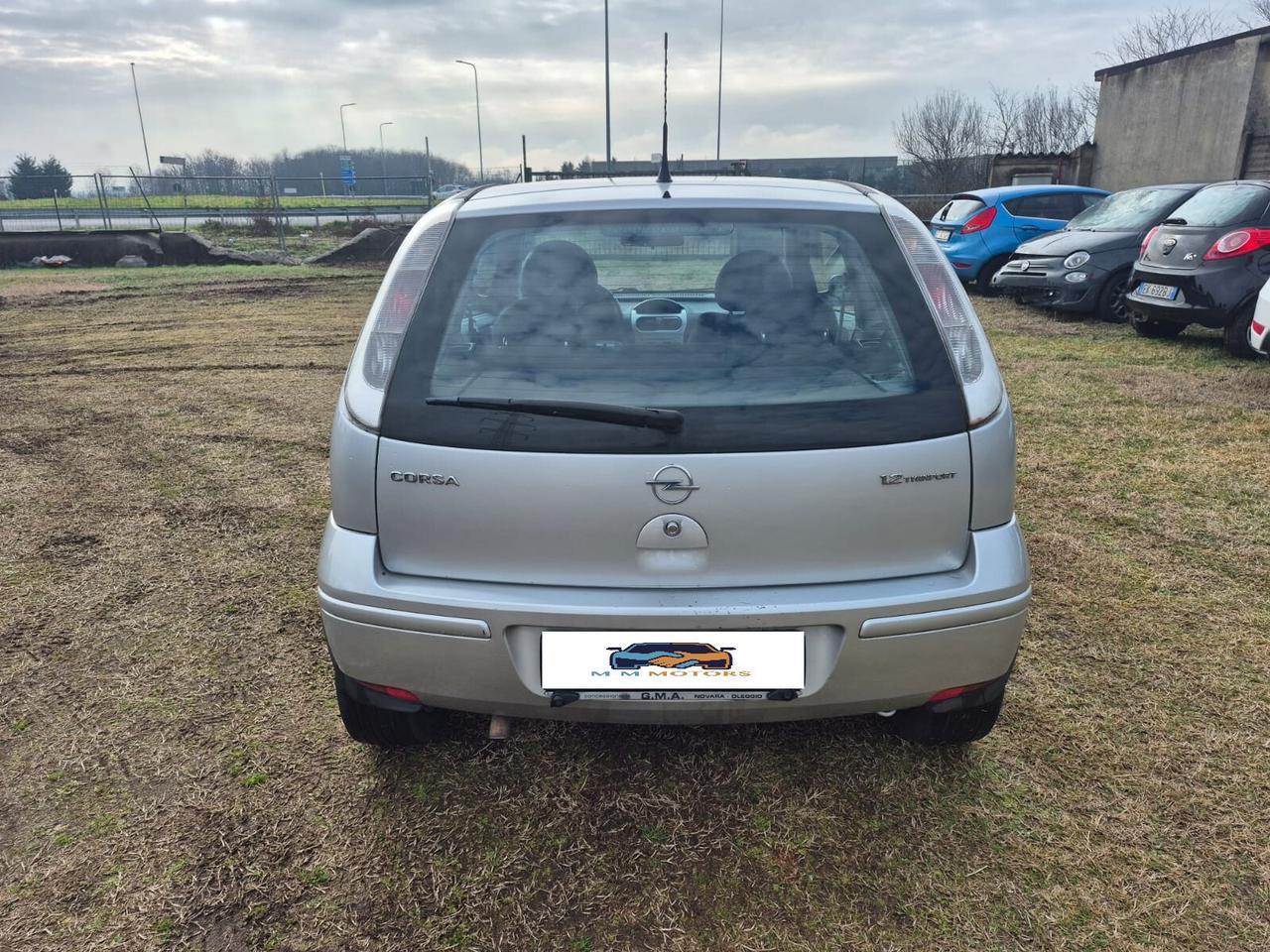 Opel Corsa 1.2i Twinport CAMBIO AUTOMATICO