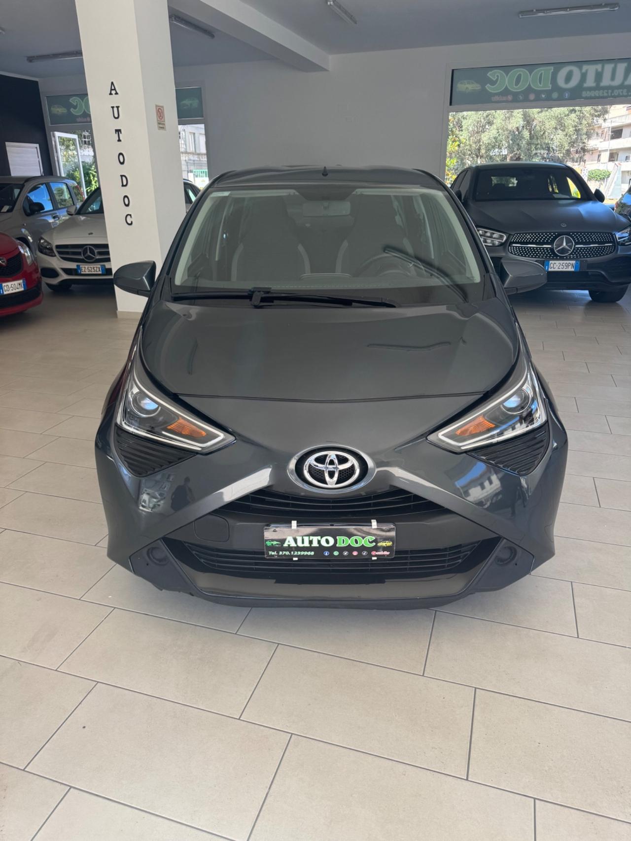 Toyota Aygo 1.0 VVT-i 69 CV 5 porte x-business MMT