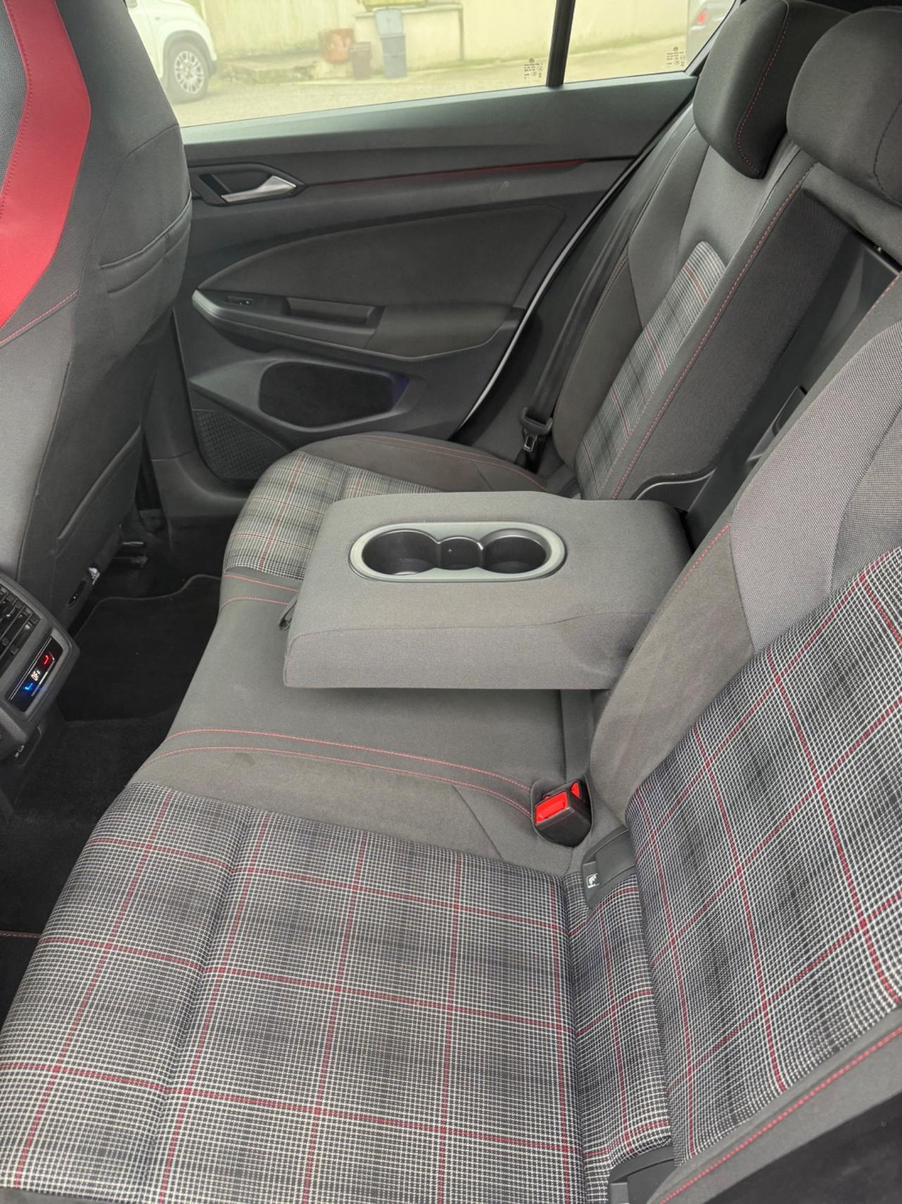 Volkswagen Golf GTI 2.0 TSI DSG