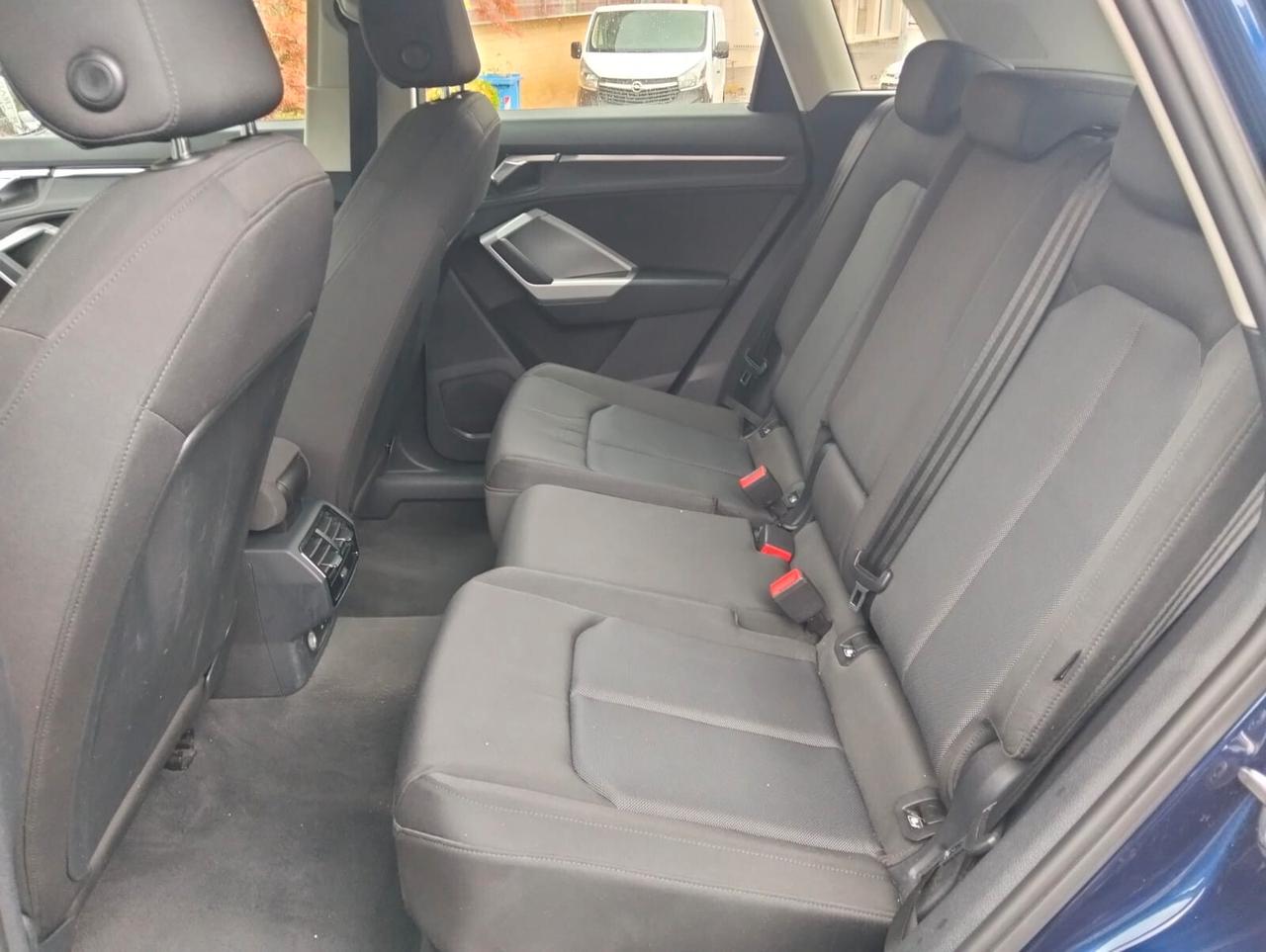 Audi Q3 35 TDI S tronic Business