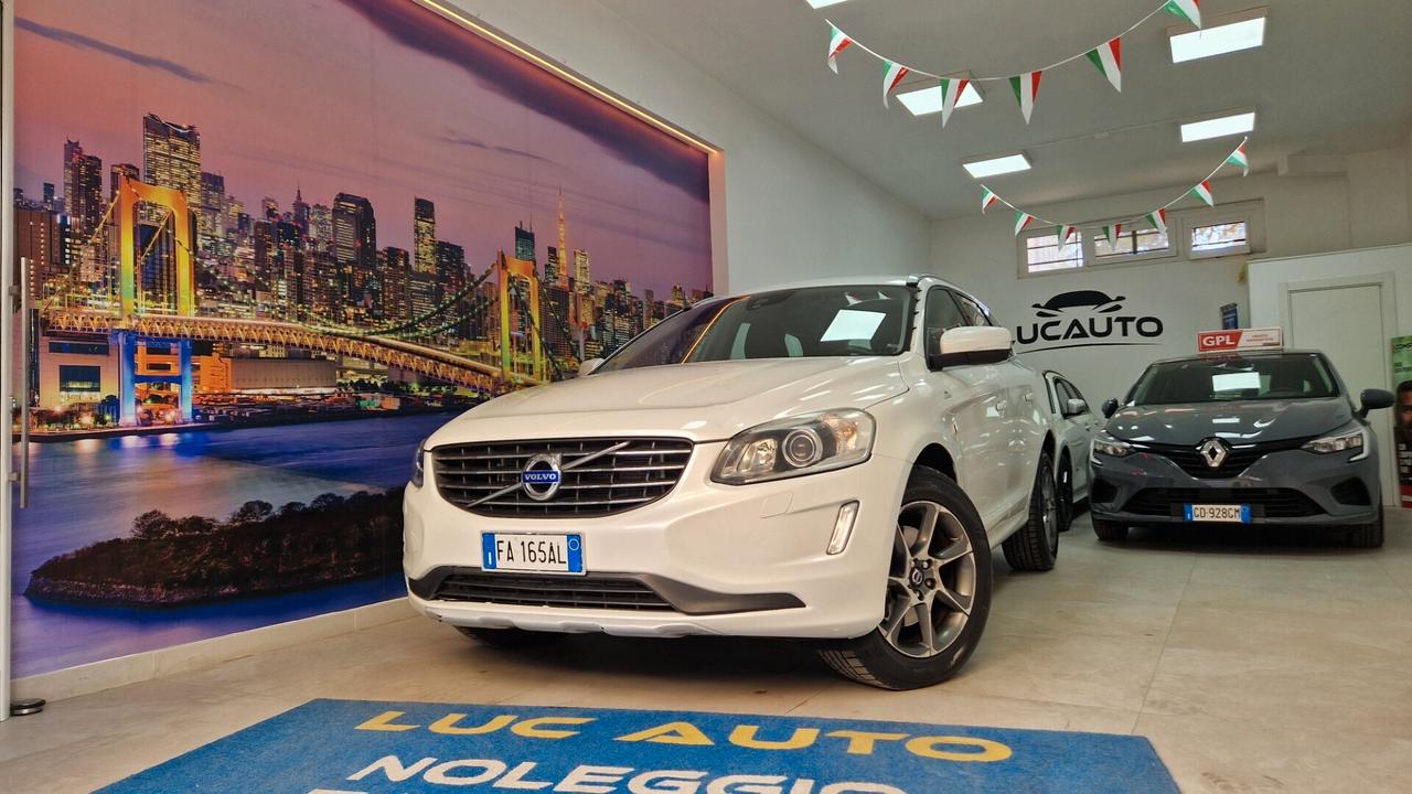 Volvo XC 60 XC60 D4 AWD R-design Momentum