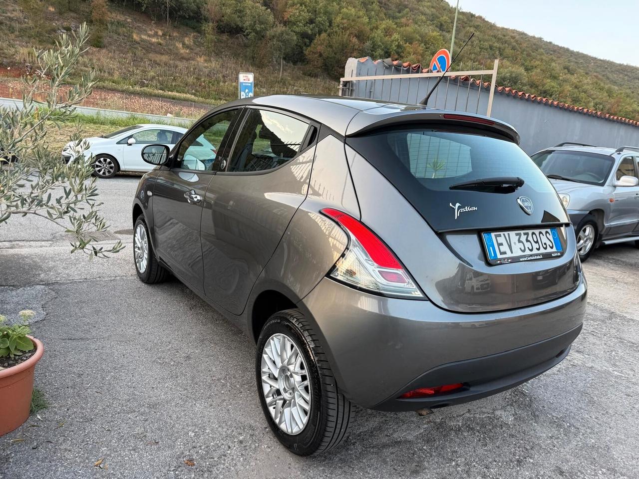 Lancia Ypsilon 0.9 TwinAir 85 CV 5 porte Metano Ecochic Gold