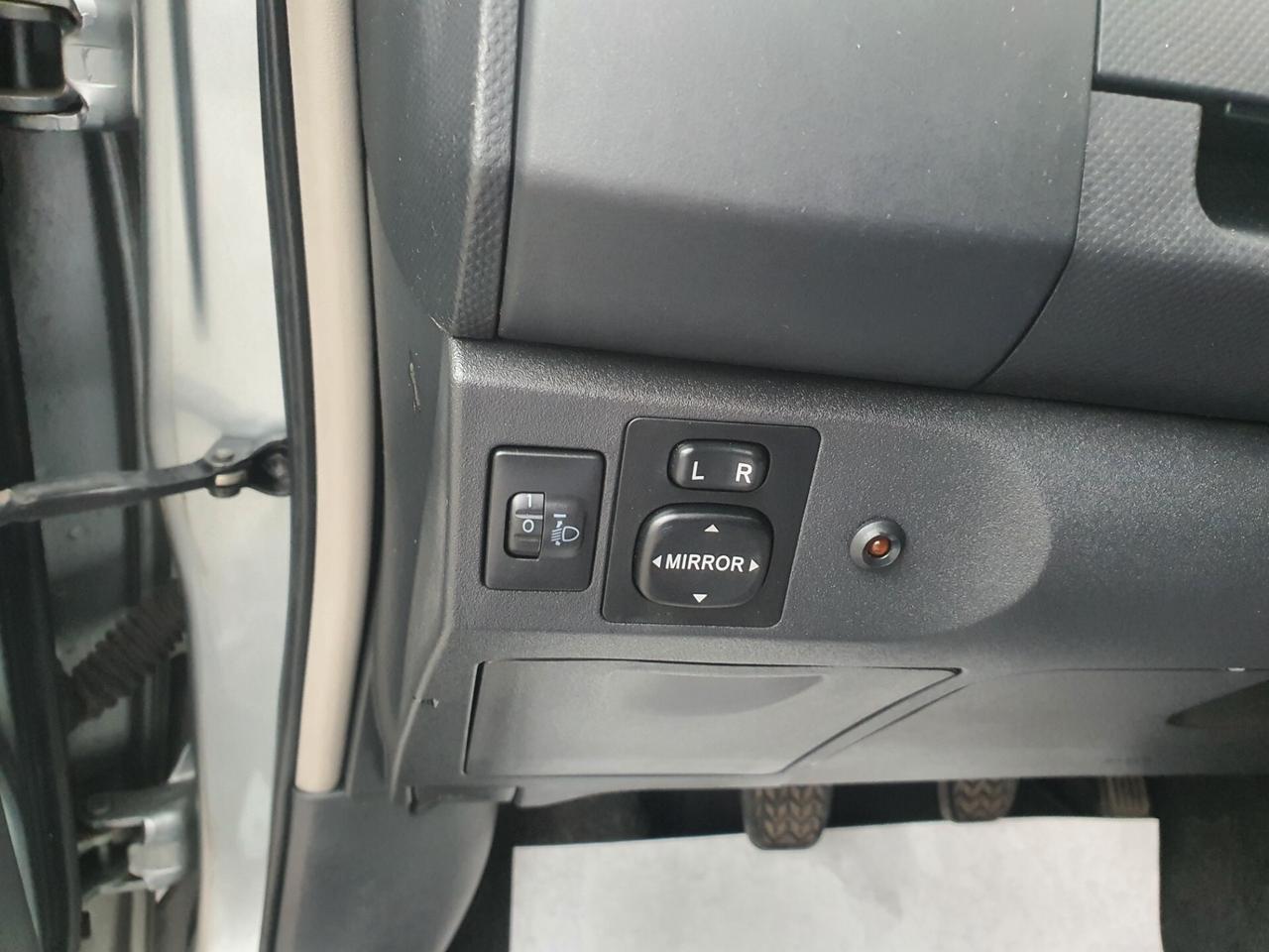 Toyota Yaris 1.0 benzina