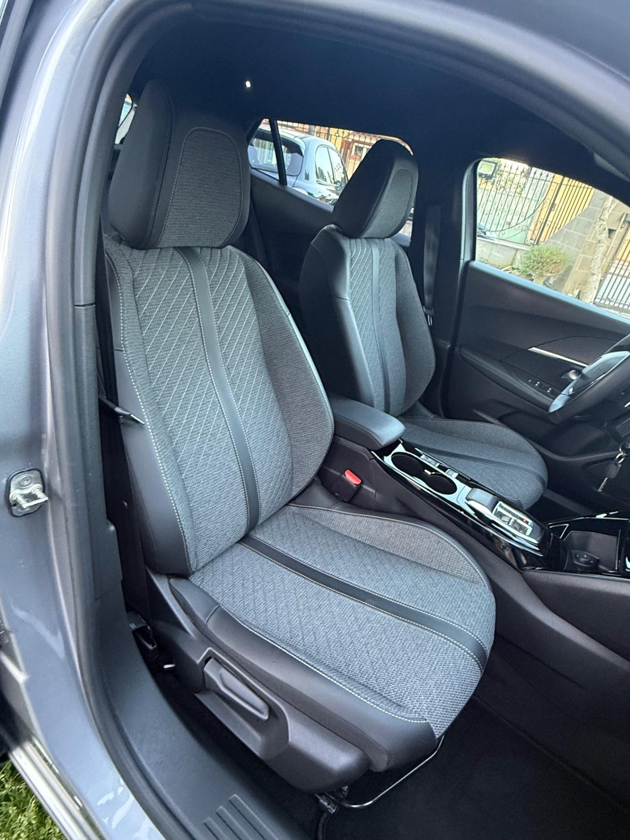 Peugeot 2008 BlueHDi 130 S&S EAT8 Allure