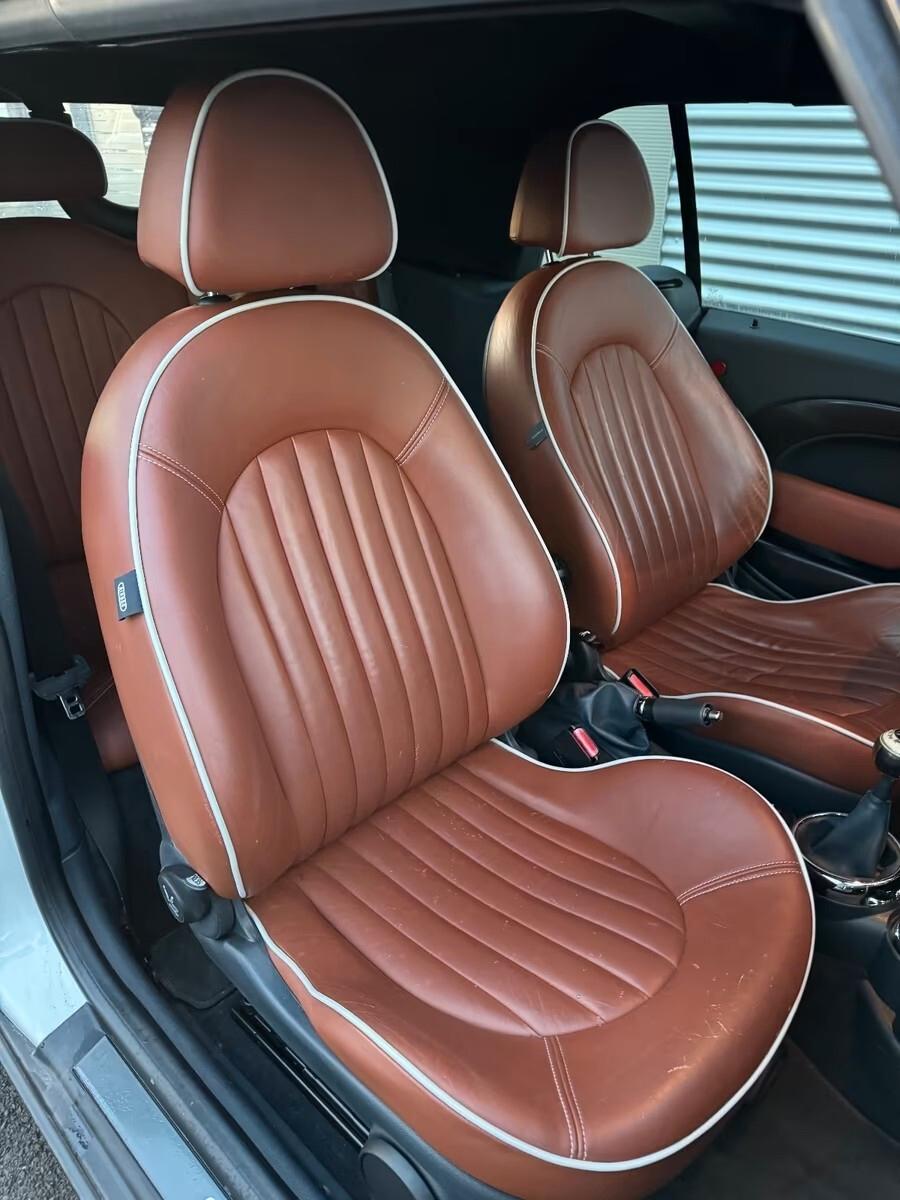 Mini Cooper cabrio Sidewalk