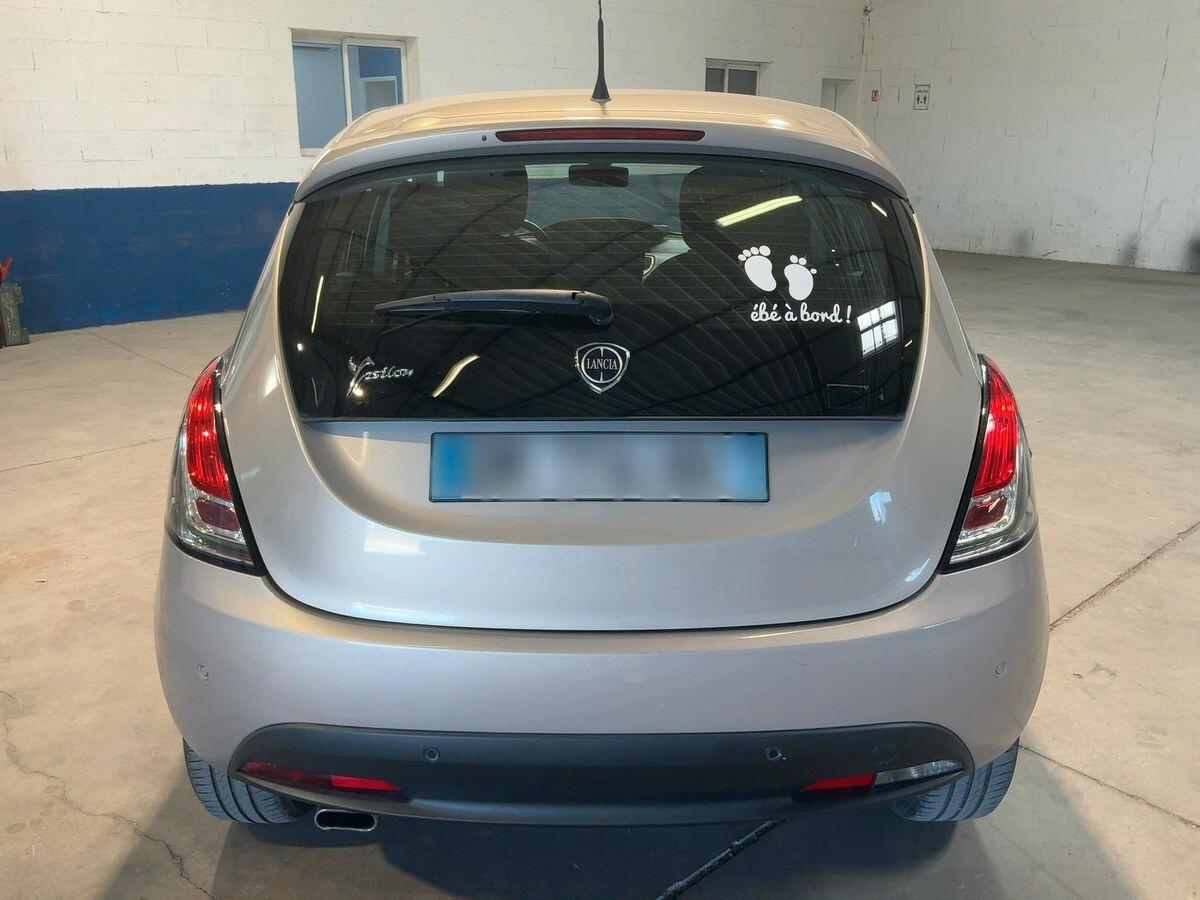 Lancia Ypsilon 1.2 69 CV 5 porte S&S Silver