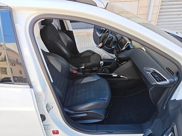 PEUGEOT 2008 1.6 Hdi 120 cv*PELLE/NAVI*-11/2015