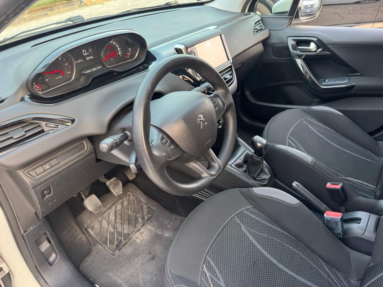 Peugeot 208 1.4 HDi 68 CV 5 porte Allure neopatentati