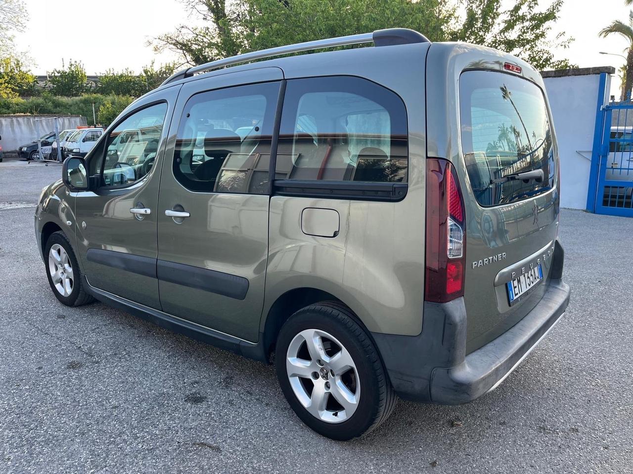 Peugeot partner tepee-5P-1.6 hdi-2012