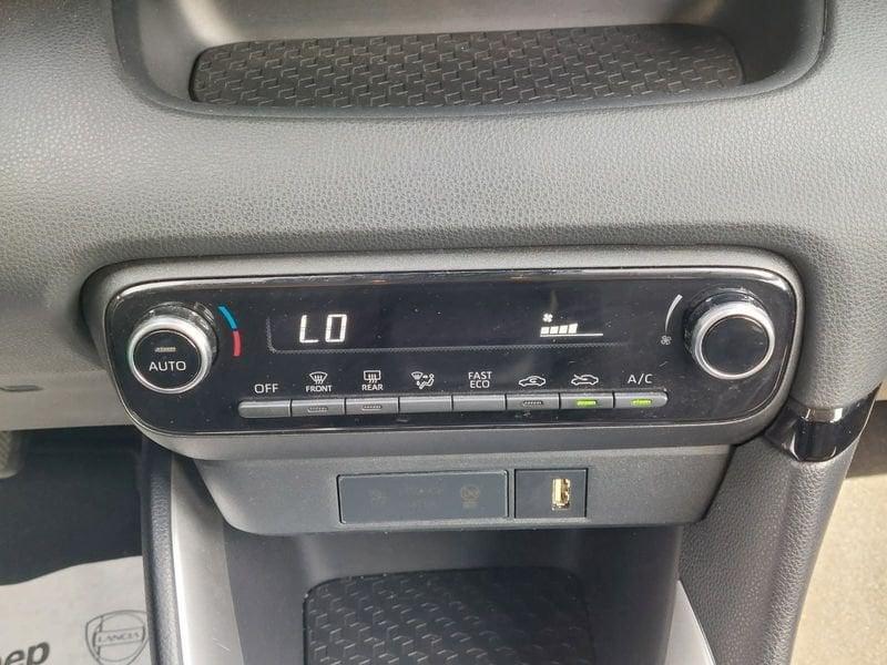 Toyota Yaris Hybrid Business