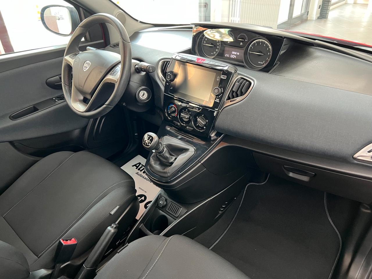 LANCIA YPSILON 1.0 70 CV HYBRID GOLD €185/MESE