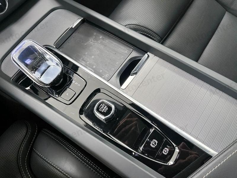 Volvo XC60 XC60 T6 PLUG IN PHEV ULTRA BALCK EDITION AWD AUT