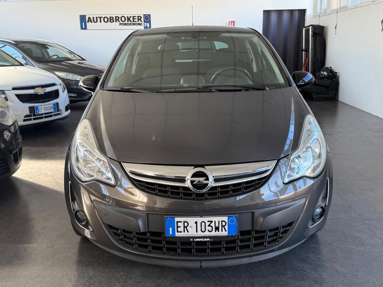 Opel Corsa 1.2 3 porte b-color ok neopatentati