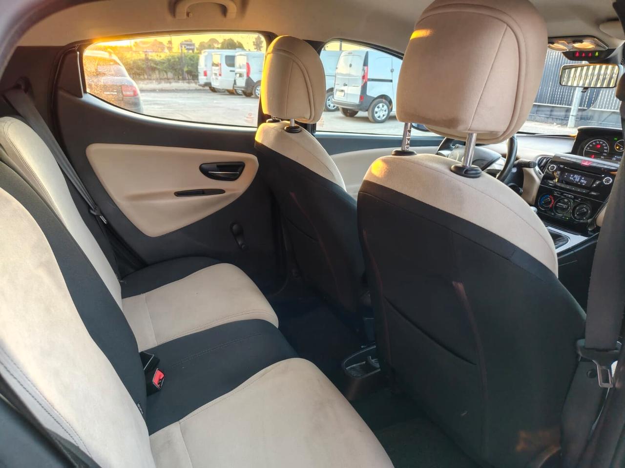 Lancia Ypsilon 1.2 69 CV 5 porte S&S Platinum